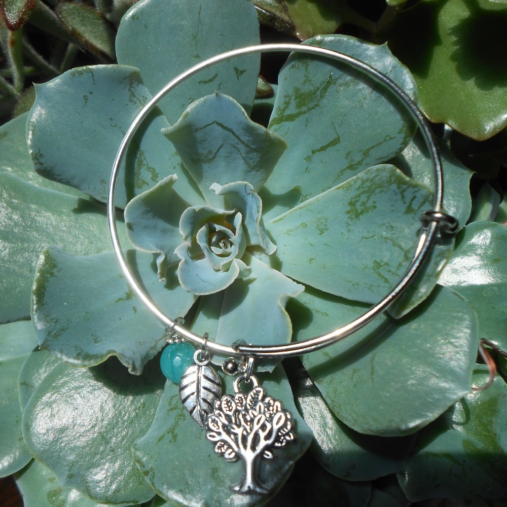 NWOT Expandable Tree of Life & Leaf Charm Bracelet